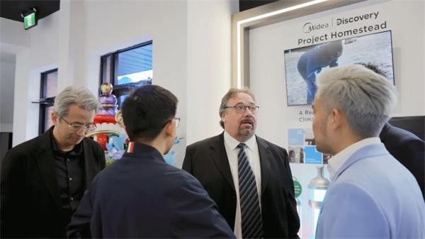 全球家用电器巨头-美的集团加拿大旗舰店隆重开业11