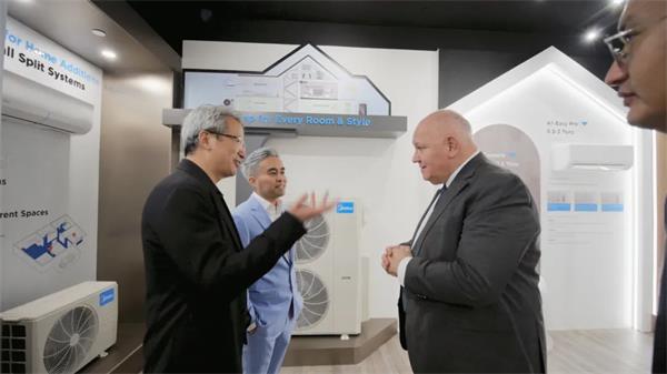 全球家用电器巨头-美的集团加拿大旗舰店隆重开业15