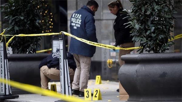 【人物故事】在曼哈顿被枪杀的联合健康保险公司CEO布莱恩·汤普森是谁？2