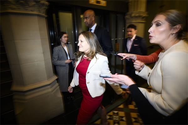 与 Poilievre 一样,Freeland 也在推行一项限制移民的住房计划1 与 Poilievre 一样,Freeland 也在推行一项限制移民的住房计划1