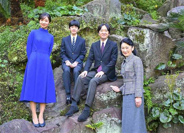 日本王位第二继承人天皇举行首次新闻发布会2