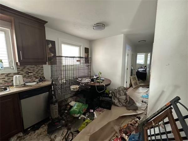 粪便、尿液、霉菌,经过一年的驱逐斗争,汉密尔顿房东回家需要 10 万加元维修2 粪便、尿液、霉菌,经过一年的驱逐斗争,汉密尔顿房东回家需要 10 万加元维修2