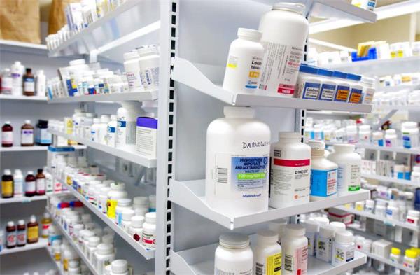 特朗普又想对加拿大制造的药品征收关税,专家警告美国患者可能为此付出代价1 特朗普又想对加拿大制造的药品征收关税,专家警告美国患者可能为此付出代价1