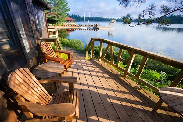 度假屋 “白菜价” ，这些安省热门湖区房价暴跌超20%1