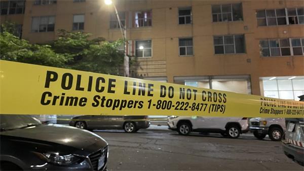 多伦多特别调查局 (SIU) 正在调查男子从阳台坠落身亡事件,警方受伤1 多伦多特别调查局 (SIU) 正在调查男子从阳台坠落身亡事件,警方受伤1