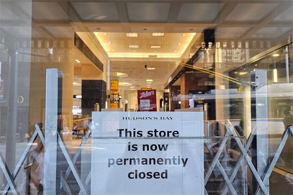 23 位房东反对 Ruby Liu 接管 Hudson's Bay 前门店租约1 23 位房东反对 Ruby Liu 接管 Hudson's Bay 前门店租约1