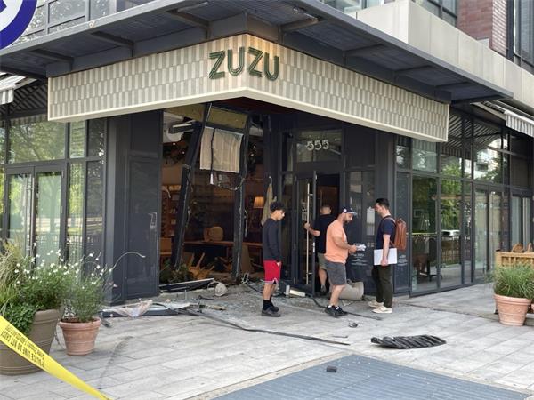 司机因酒驾撞入摄政公园餐厅被捕1 司机因酒驾撞入摄政公园餐厅被捕1