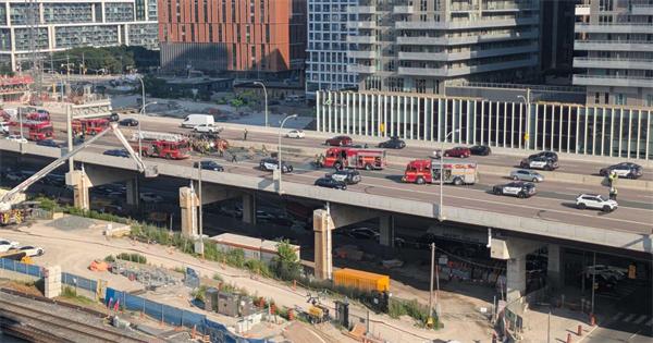 加德纳高速公路发生火灾,一人死亡,多人受伤1 加德纳高速公路发生火灾,一人死亡,多人受伤1