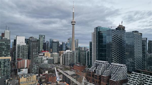 公寓卖不动,换房成难题:加拿大业主陷入“卖还是等”的抉择1 公寓卖不动,换房成难题:加拿大业主陷入“卖还是等”的抉择1