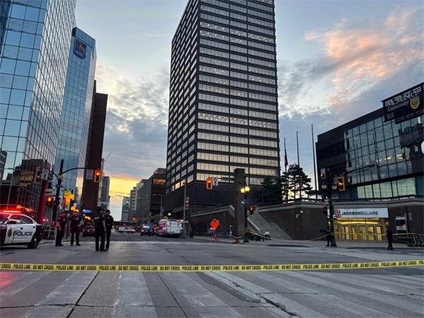 汉密尔顿枪击案致26岁女子死亡,警方紧急追缉嫌犯2 汉密尔顿枪击案致26岁女子死亡,警方紧急追缉嫌犯2