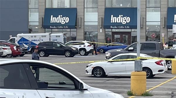 Yorkdale购物中心停车场一名男子今早遭枪杀1 Yorkdale购物中心停车场一名男子今早遭枪杀1