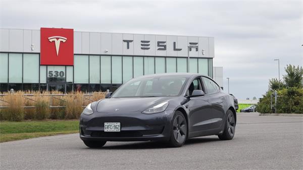 特斯拉开始生产更实惠的车型，季度收入出现十多年来最大降幅1