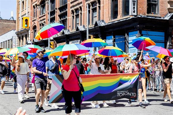 加拿大刚刚被评为对 LGBTQ+ 群体最安全的国家之一1 加拿大刚刚被评为对 LGBTQ+ 群体最安全的国家之一1