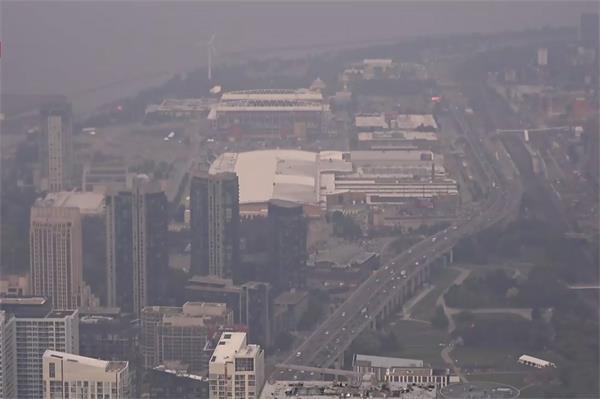 多伦多空气质量急剧恶化,全球污染城市排名第三1 多伦多空气质量急剧恶化,全球污染城市排名第三1