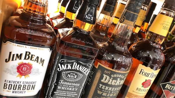 特朗普上调对加关税至35%，加拿大这些行业面临严峻挑战2