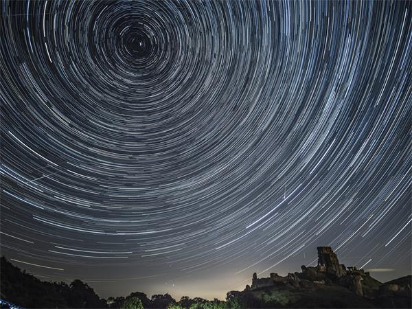 英仙座流星雨今晚达到高峰，观星者迎来夏夜盛宴2