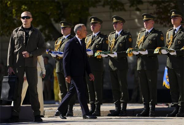 无人机、装甲车是加拿大向乌克兰提供的20亿美元军事援助的一部分1