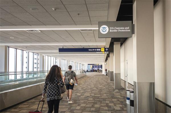 美国边境加大电子设备检查,手机被搜风险上升!1 美国边境加大电子设备检查,手机被搜风险上升!1