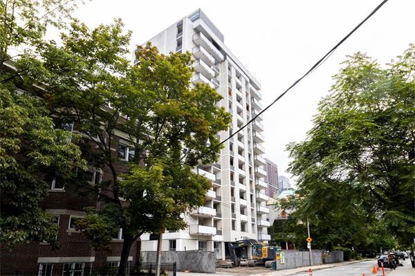 多伦多公寓大楼建成 60 年后将被彻底拆除了1
