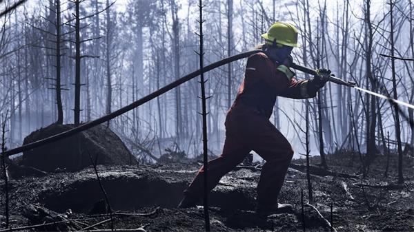 新斯科舍省的野火失控了，可能还会燃烧一个月2