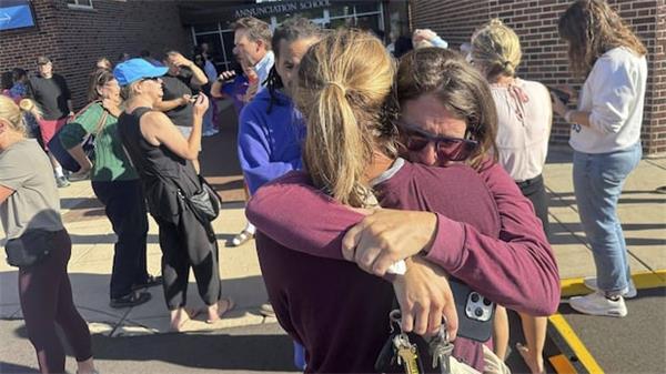 每个明尼苏达州教堂和校园枪击案致 2 名儿童死亡,17 人受伤1 每个明尼苏达州教堂和校园枪击案致 2 名儿童死亡,17 人受伤1