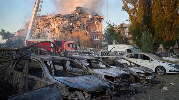 俄罗斯袭击后乌克兰首都死亡人数上升至 23 人,和平谈判陷入僵局1 俄罗斯袭击后乌克兰首都死亡人数上升至 23 人,和平谈判陷入僵局1