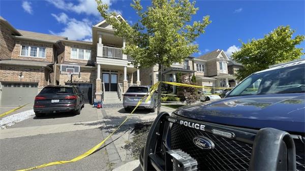 警方称,周日凌晨,旺市一名 40 多岁男子在入室抢劫后死亡1 警方称,周日凌晨,旺市一名 40 多岁男子在入室抢劫后死亡1