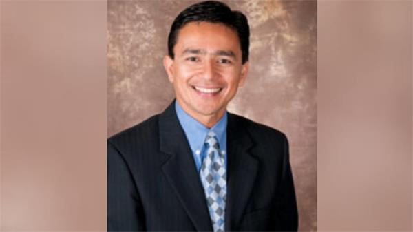 被控一级谋杀罪的坎卢普斯律师拒绝为自己辩护1 被控一级谋杀罪的坎卢普斯律师拒绝为自己辩护1