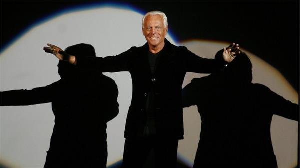 时装设计师乔治·阿玛尼去世,享年 91 岁1 时装设计师乔治·阿玛尼去世,享年 91 岁1