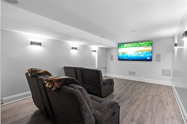 令人惊叹的豪华安大略平房坐落在美丽的森林天堂6