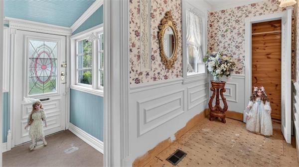 恐怖还是创意？列治文山“娃娃屋”出售2