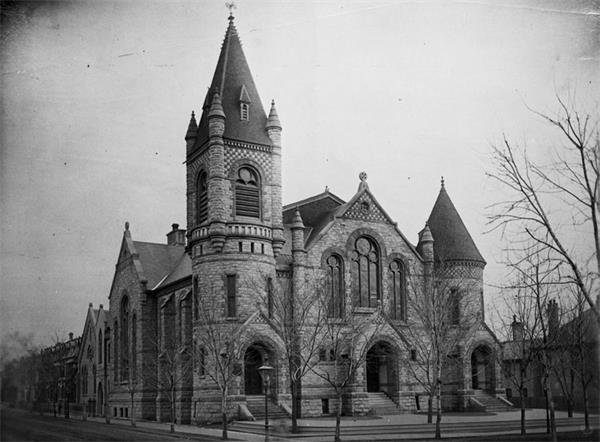 令人惊叹的多伦多古老教堂上的公寓楼,比原计划高了四倍4 令人惊叹的多伦多古老教堂上的公寓楼,比原计划高了四倍4