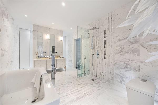 多伦多这条令人垂涎的街道上最大的房屋之一在出售,价值 300 万加元5 多伦多这条令人垂涎的街道上最大的房屋之一在出售,价值 300 万加元5