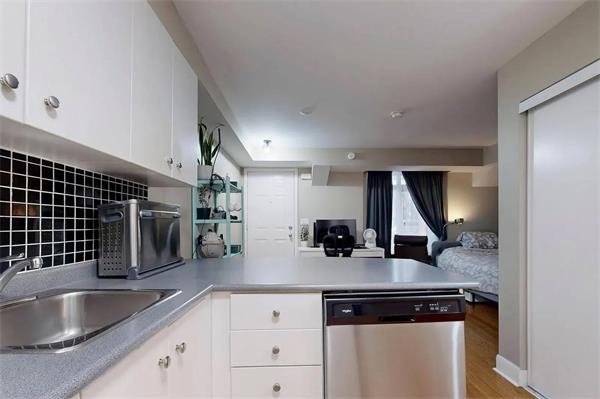 多伦多市中心现在有 10 套不到 40 万加元就能买到的公寓4 多伦多市中心现在有 10 套不到 40 万加元就能买到的公寓4