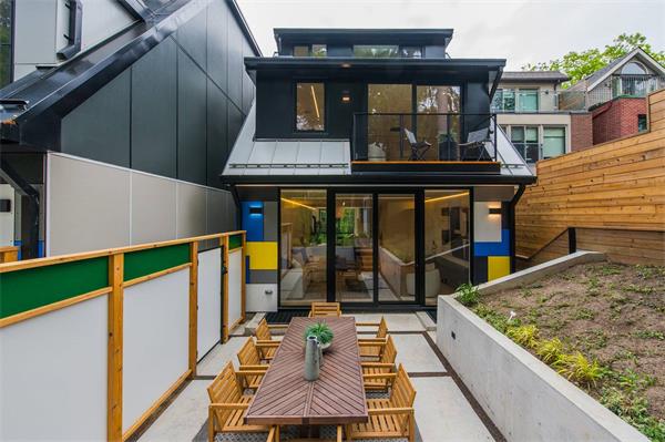 这处价值 400 万加元的多伦多房产在短短 5 年内价格翻了一番4