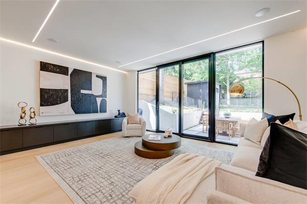 这处价值 400 万加元的多伦多房产在短短 5 年内价格翻了一番7