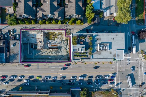 本拿比部分建成的公寓大楼在高额欠债后被接管1