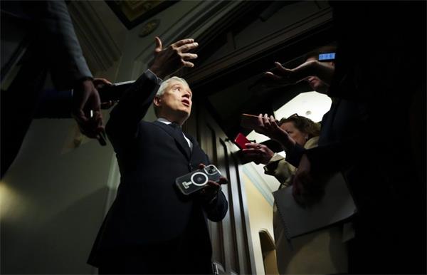 财政部长尚皮恩表示，美国通过关税战“背弃”加拿大，这令人“难过”1