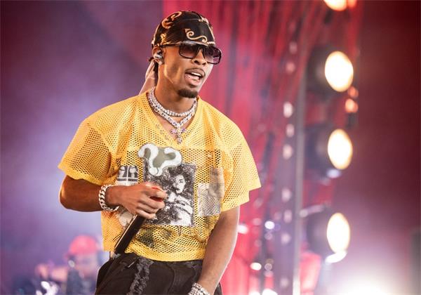 歌手 D4vd 被扣押的特斯拉汽车内发现腐烂尸体,确认为失踪青少年1 歌手 D4vd 被扣押的特斯拉汽车内发现腐烂尸体,确认为失踪青少年1