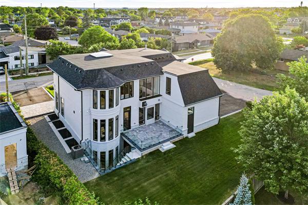 这座大型住宅将法国城堡建筑与现代奢华融为一体2