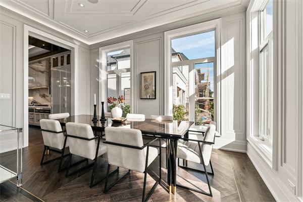 这座大型住宅将法国城堡建筑与现代奢华融为一体4