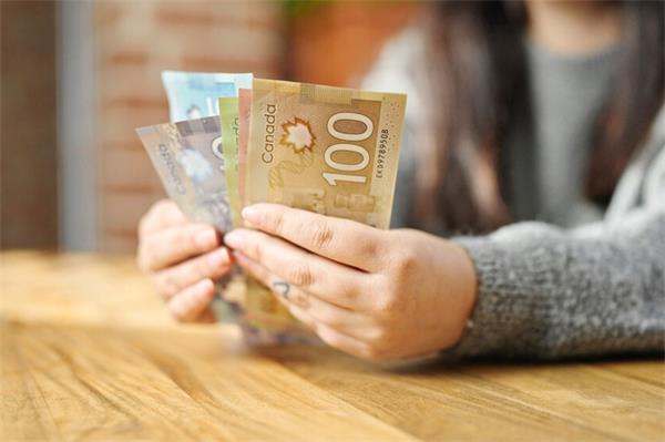 加拿大5个省从10月1日起上调最低工资，安省升至每小时17.60加元1