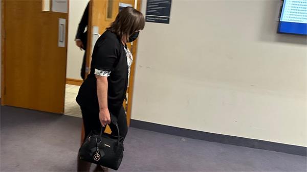 簿记员诈骗天主教教区逾 20 万加元,导致“信托破裂”1 簿记员诈骗天主教教区逾 20 万加元,导致“信托破裂”1