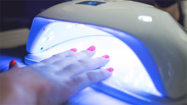 【广播】欧盟称凝胶指甲油含有“生殖毒物” 但加拿大为何没有禁止它？1