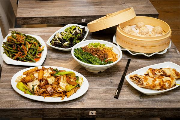 享誉温哥华的 “平安餐厅” 终于在多伦多开设了首家分店1