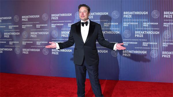 福布斯榜单显示，马斯克成为首位净资产达到 5000 亿美元的富翁1