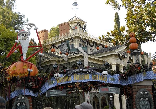 美国加州迪士尼「鬼屋」游乐项目传悲剧，一名六旬女子乘坐后不幸身亡1