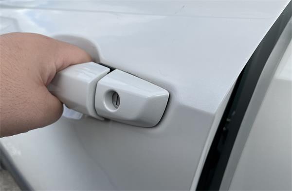 今年迄今,警方已截获超过 1,100 辆被盗汽车,价值 8,400 万j加元1 今年迄今,警方已截获超过 1,100 辆被盗汽车,价值 8,400 万j加元1
