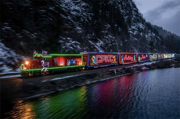 灯光璀璨的神奇假日列车今秋重返多伦多1 灯光璀璨的神奇假日列车今秋重返多伦多1