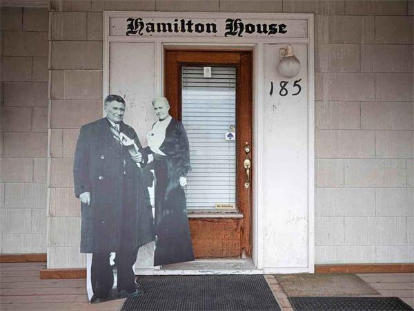 这栋百年 “闹鬼老宅”卖出去了！汉密尔顿之家新主人接手2